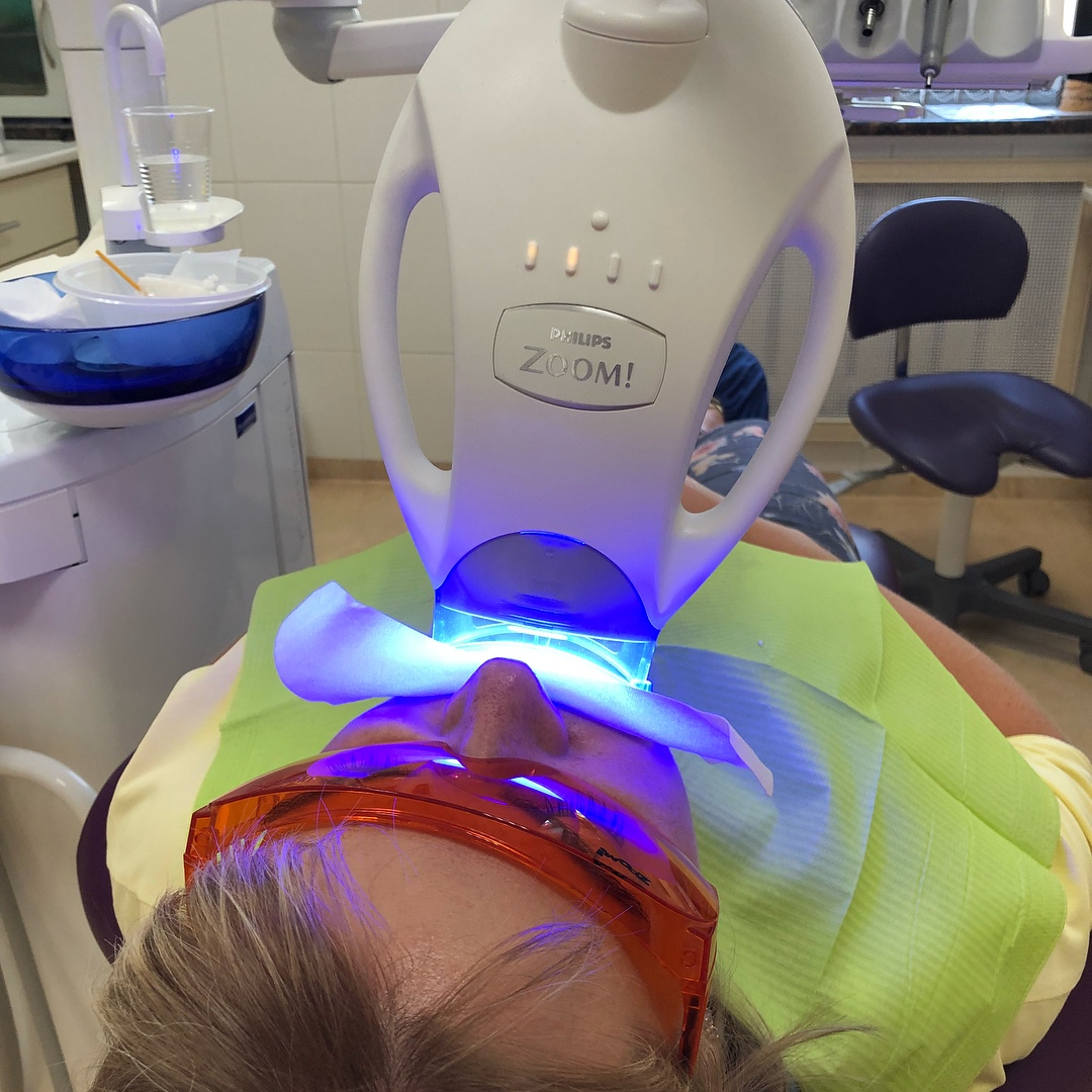 Технология zoom отбеливание зубов лечить боль в горле с ингалятором